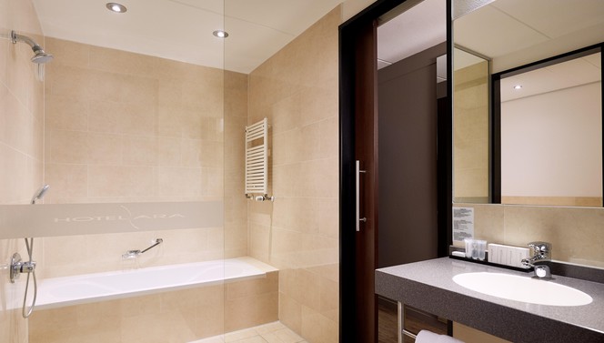 Bathroom Hotel ARA